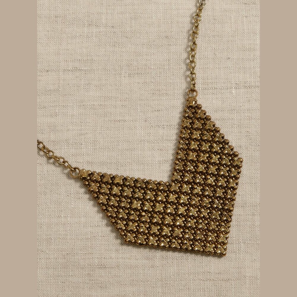 NWT Gold Fluid V-Shaped Necklace